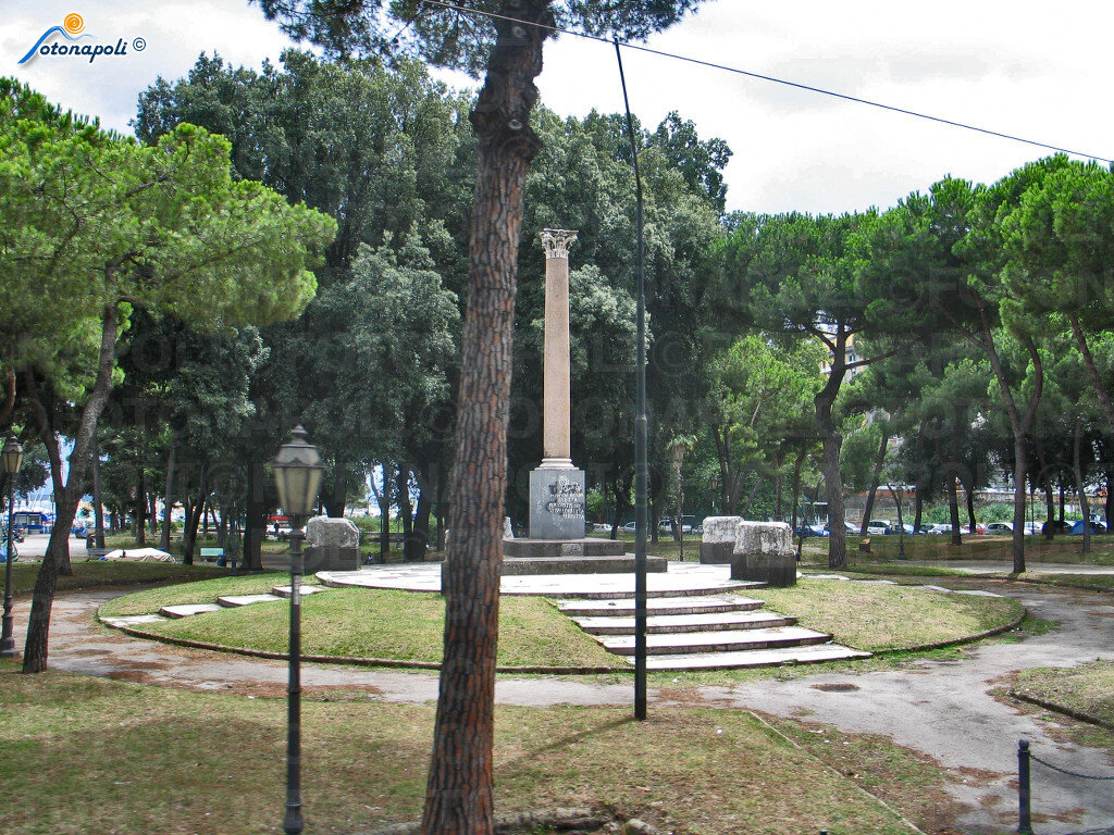 Napoli, cadavere di un clochard trovato nei giardini del Molosiglio