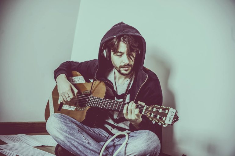 ‘Torre di note’ a Palazzo Vialdo: la rassegna di musica live parte con Giovanni Block