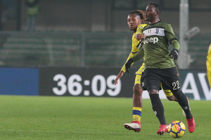 La Juve vince 2-0 a Verona: con il Chievo in 9 uomini