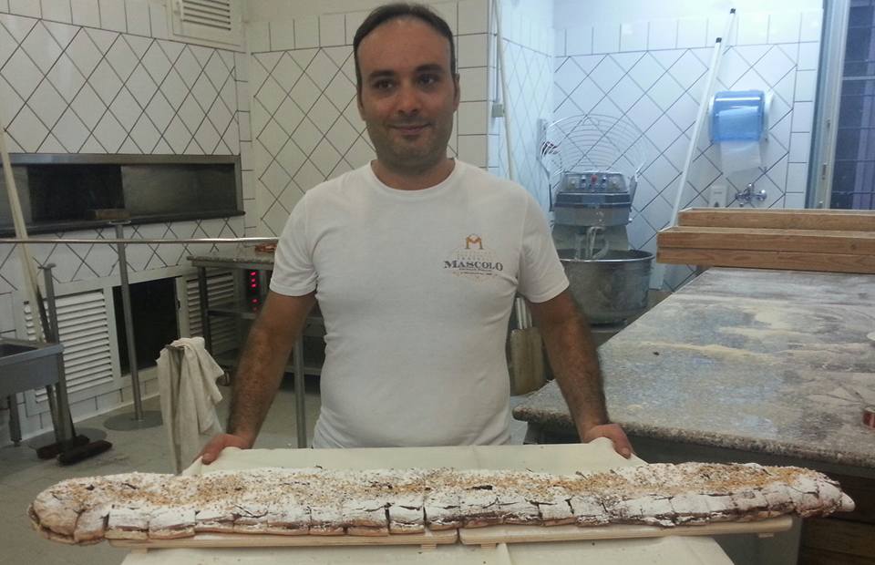 Gragnano, ‘picchetto d’onore’ di pizzaioli per l’ultimo saluto a Ciro Mascolo