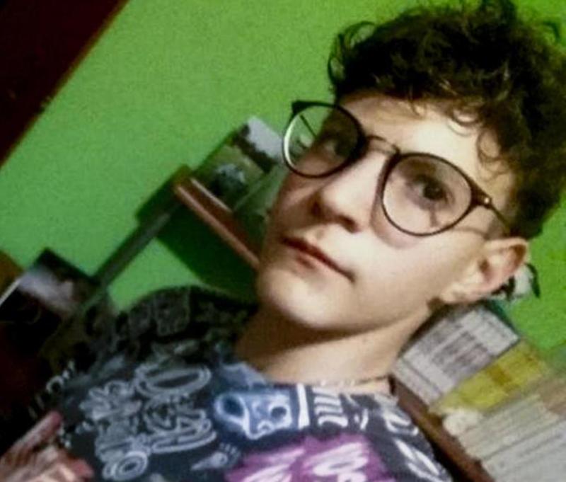 Arzano, 16enne morto sui binari, il padre: “E’ stato lanciato”