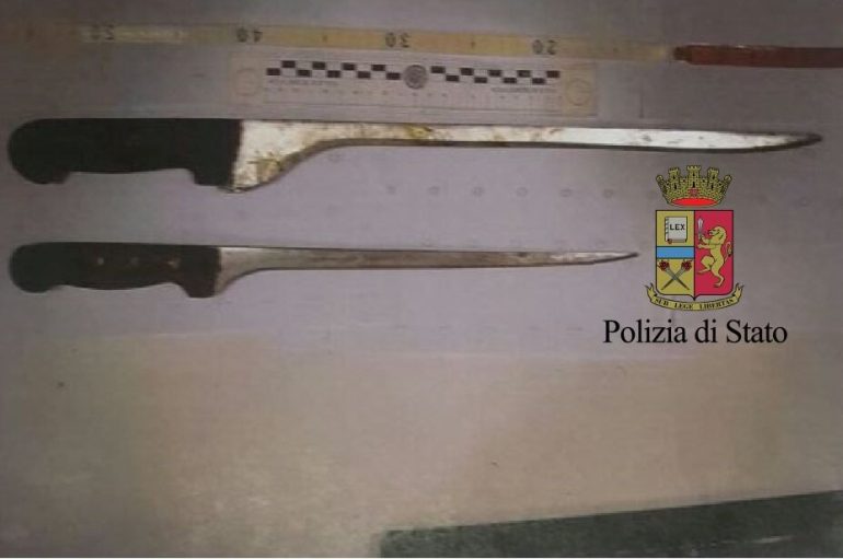 Napoli, trova un telefonino e poi accoltella un uomo perché non vuole restituirlo: arrestato