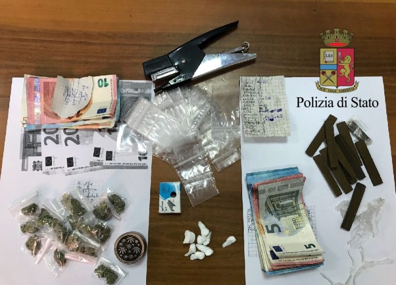 Droga negli slip, arrestato a Chiaia un giovane di 25 anni