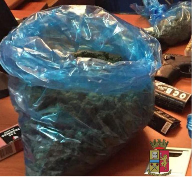 Droga nascosta tra i giocattoli dei figli: preso pusher di Arzano