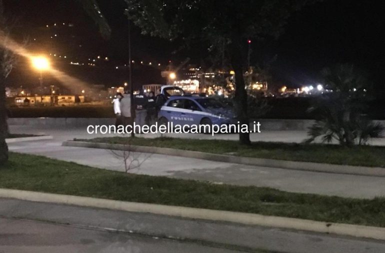 Castellammare, nuova rissa tra baby gang in villa: 6 fermati