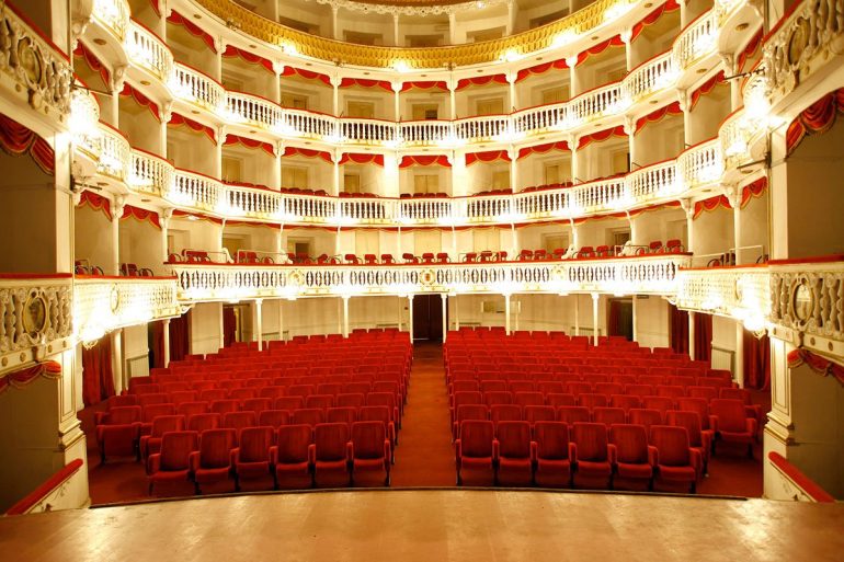 L’Arcobaleno Napoletano, consegnati i premi al Teatro Sannazaro