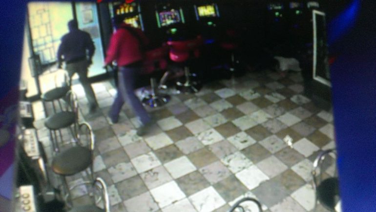 Castellammare, prima la rissa e poi gli spari: il ferito è figlio di un commerciante