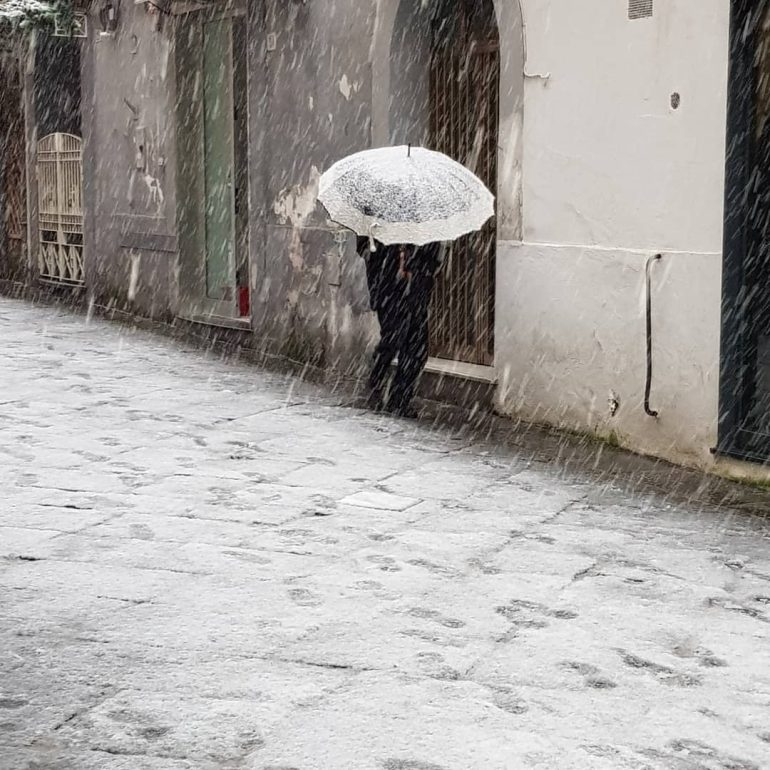 Tra disagi e bellezze, la neve imbianca la Campania (Fotogallery)