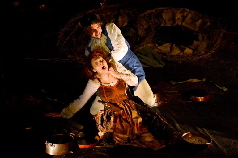 Teatro. ‘Il baciamano’ di Manlio Santanelli al Teatro Nuovo di Napoli. Regia di Giovanni Esposito