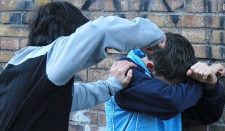 Napoli, ‘racket della merendina’ a scuola: alunno costretto a cambiare scuola