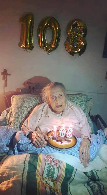 Zi’ Carmelina festeggia i 108 anni: ‘Il segreto? Vergine fino ad oggi’