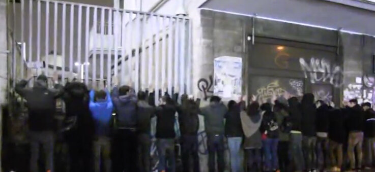 Napoli, venti attivisti dei centri sociali fermati per gli scontri con la polizia