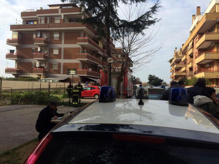 E’ napoletano il carabiniere che ha sparato alla moglie e si è barricato in casa con le figlie