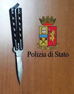 Napoli, choc a scuola elementare: bambino di 10 anni trovato con un coltello