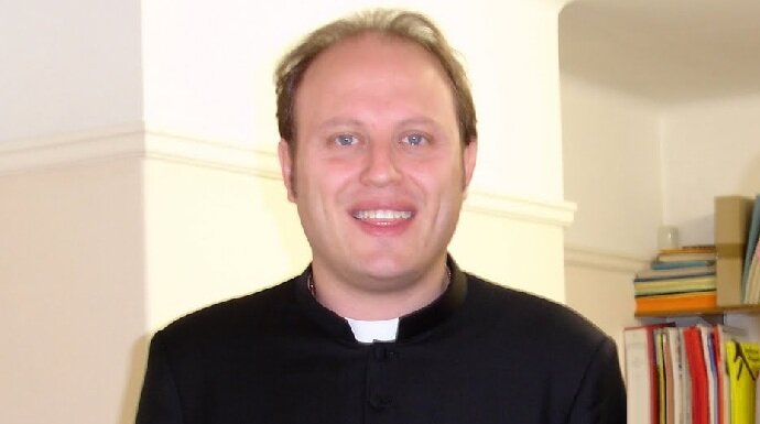 Accusato di abusi sessuali, Don Barone non è più prete