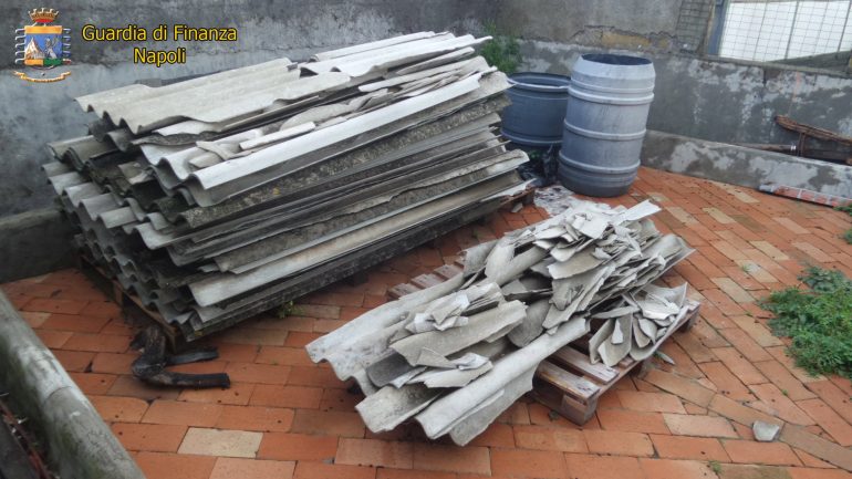 Torre del Greco, scoperta discarica di eternit in pieno centro