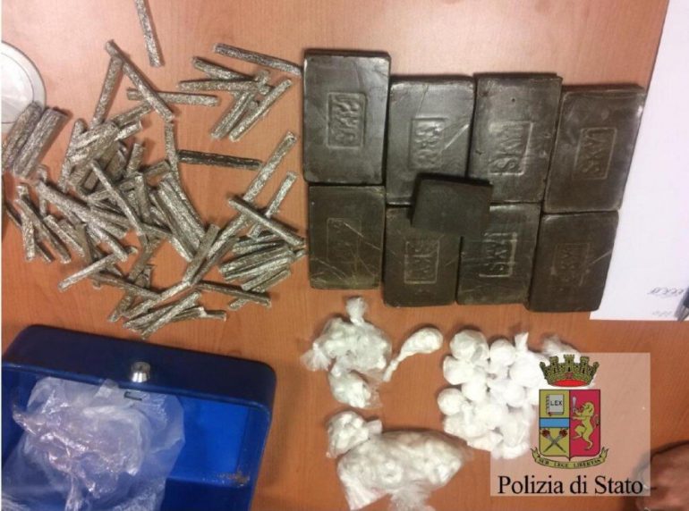 Afragola, sequestrato un chilo di droga: 3 in manette