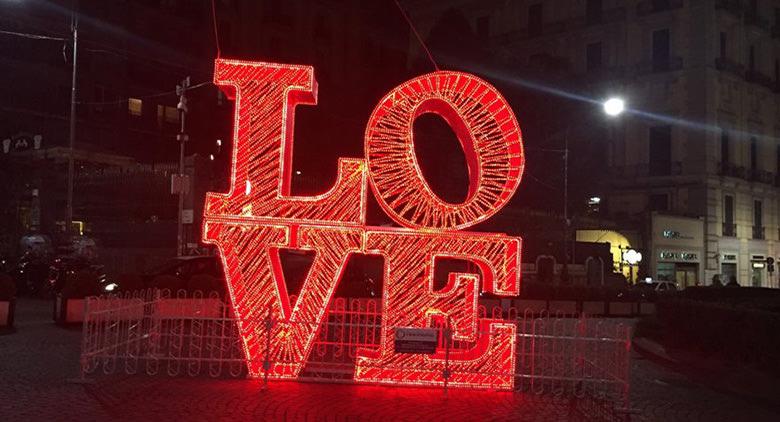 San Valentino: a Chiaia luci in vetrine e iniziative turismo