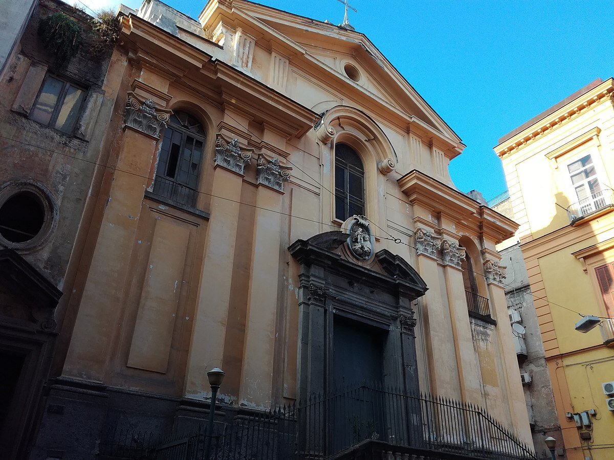 Potere al Popolo occupa una chiesa antica di Napoli per ospitare senzatetto e bisognosi