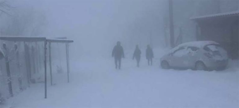 Tormenta di neve sul Vesuvio: turisti intrappolati per ore
