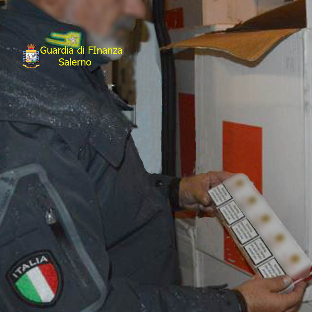 Vendevano sigarette di contrabbando ‘porta a porta’: 4 denunciati tra Salerno e Agro Nocerino