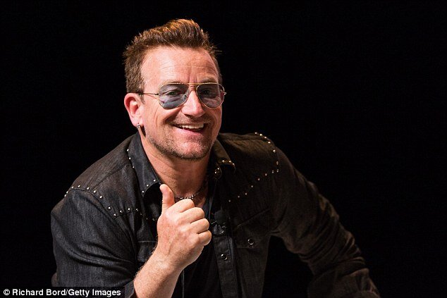 Bono resta senza voce: gli U2 costretti ad interrompere il concerto a Berlino