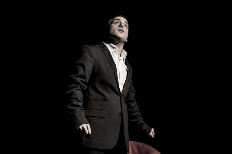 Teatro. Ispirato alla vita di Walter Chiari, ‘Tranquilli amici è solo sonno arretrato’ al Nuovo Teatro Sancarluccio