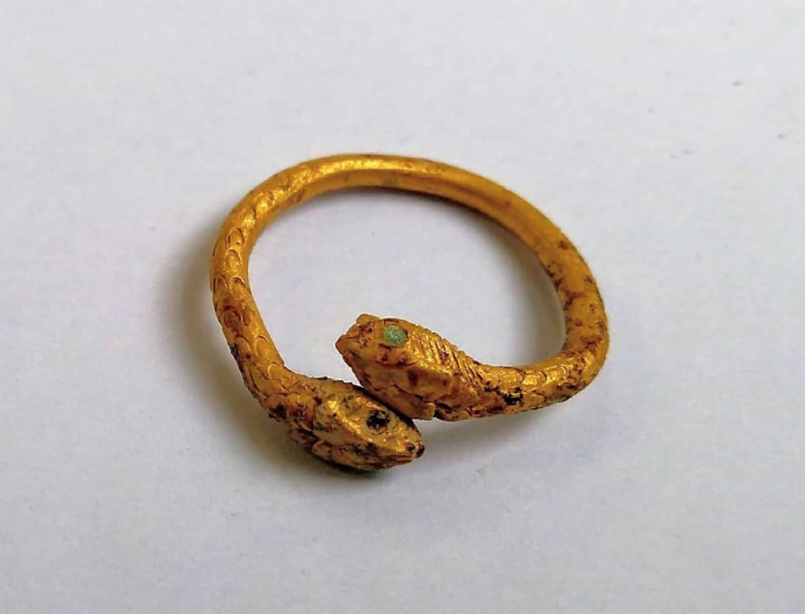 Scavi di Pompei, ritrovato anello antico in una necropoli