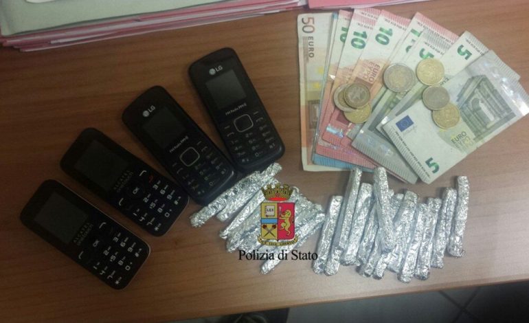 Caivano, facevano consegne di droga a domicilio: arrestati due spacciatori