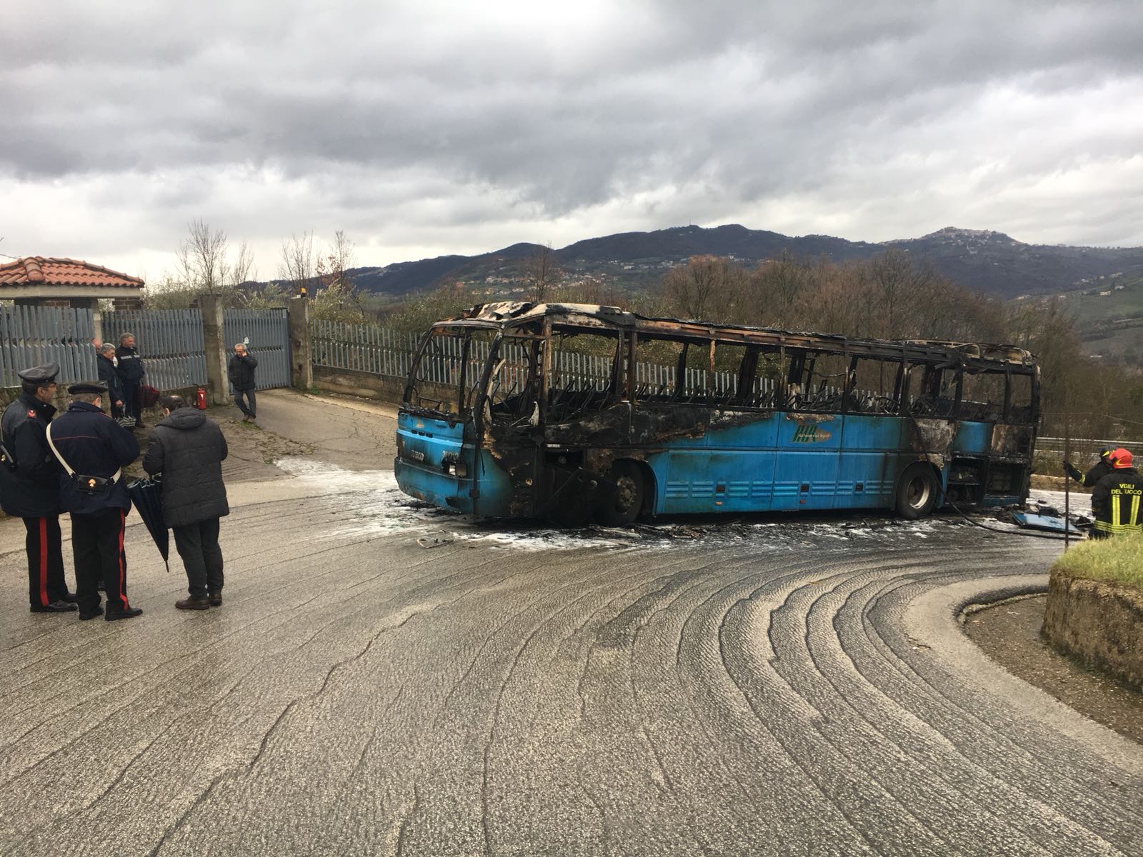 Avellino, autista eroe salva i passeggeri del bus di linea in fiamme