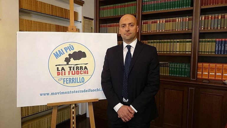 Attivista querelato da Casaleggio ad Aversa: Grillo testimone in tribunale. Ferillo protestta e viene allontanato dalle forze dell’ordine