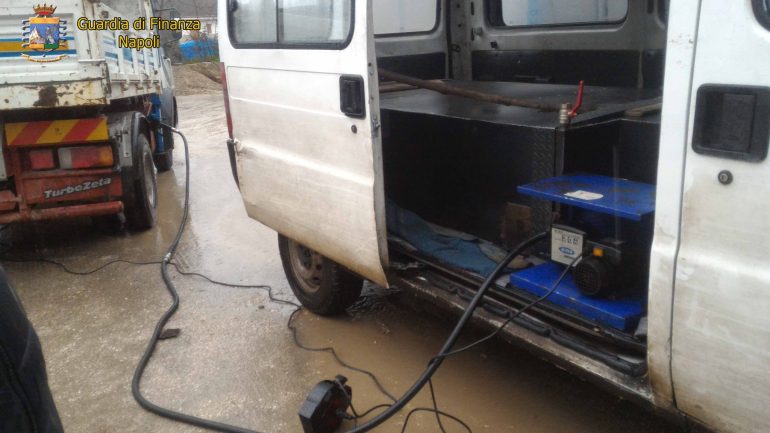 Sequestrato a Pozzuoli un furgone trasformato in benzinaio itinerante