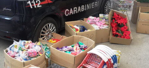 Ercolano, giocattoli e zaini per la scuola per 53mila euro sequestrati in un capannone