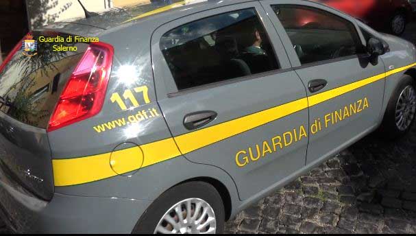 Napoli, 28mila litri di gasoli di contrabbando sequestrato dalla finanza: due denunciati