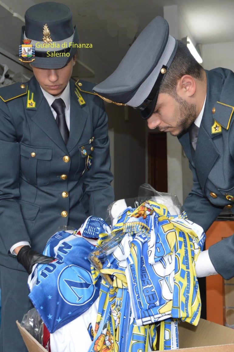 Sequestrati 65mila gadget falsi di Juve, Milan e Napoli