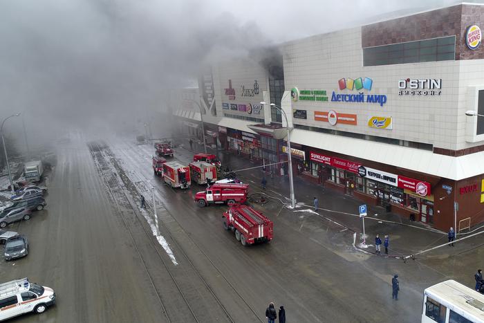 Drammatico bilancio dell’incendio nel centro commerciale in Russia: 48 morti, 41 sono bambini