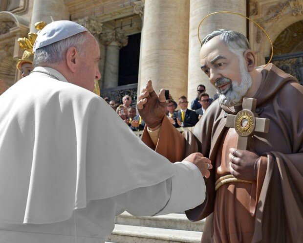 Papa Francesco a Pietralcina incontra zio Alberto il 98enne che conobbe padre Pio