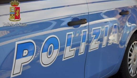 Salerno, gli agenti delle Volanti arrestano pregiudicato per tentato furto di auto