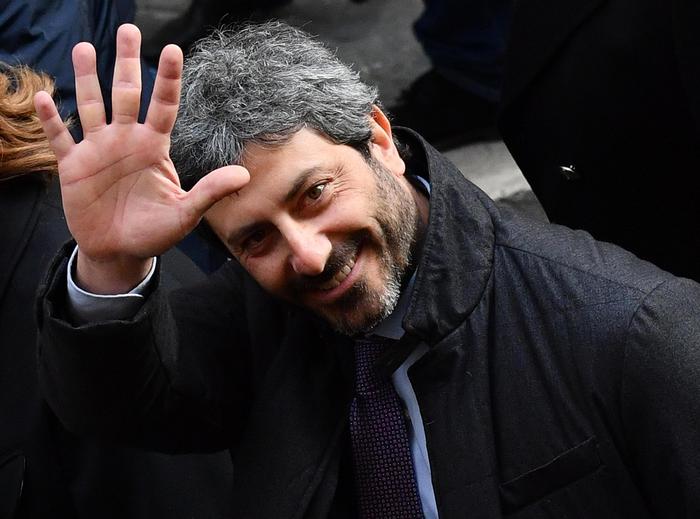 Il neo presidente della Camera a Napoli tra selfie e strette di mano alla Stazione Centrale