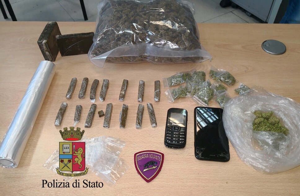 Napoli, custodiva oltre un chilo di droga in casa: arrestato 46enne di Bagnoli