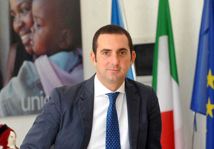 Il ministro Spadafora a Scampia: ‘Spero a breve altri 200milioni di euro per le periferie’