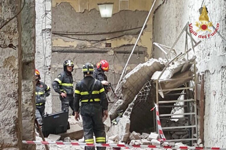 Napoli, crollo al monastero, il drammatico racconto dei vigili: ‘Minuti interminabili, abbiamo scavato a mani nude’