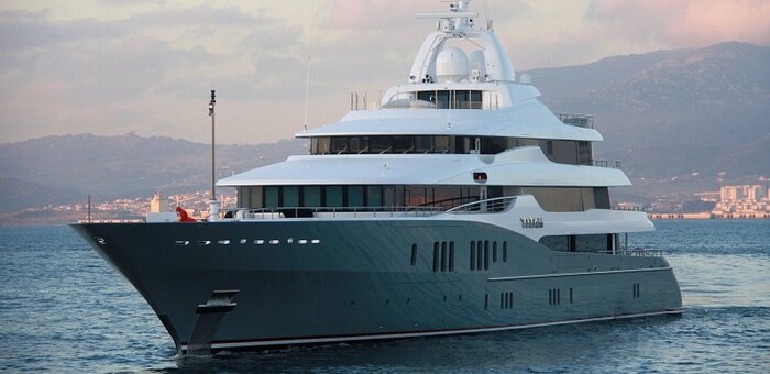 Castellammare, al  Main Port arrivaTitan: lo yacht che fu di Roman Abramovič, proprietario del Chelsea