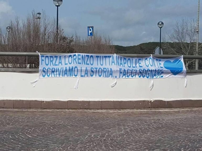 Napoli: spunta lo striscione per Insigne