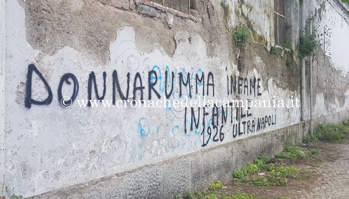 ”Donnarumma infame” scritta choc a Castellammare