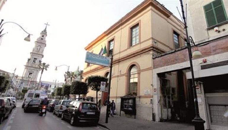 Pompei, usura e tentato omicidio all’ex della figlia: madre e figlio arrestati