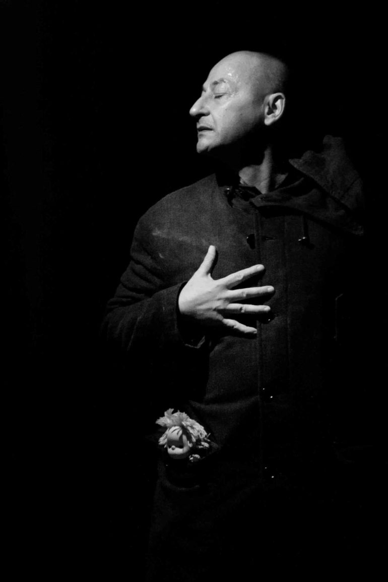 Torna all’AvaNposto Numero Zero Salvatore Cantalupo in ‘Vuoto Totale, Azione n.0’