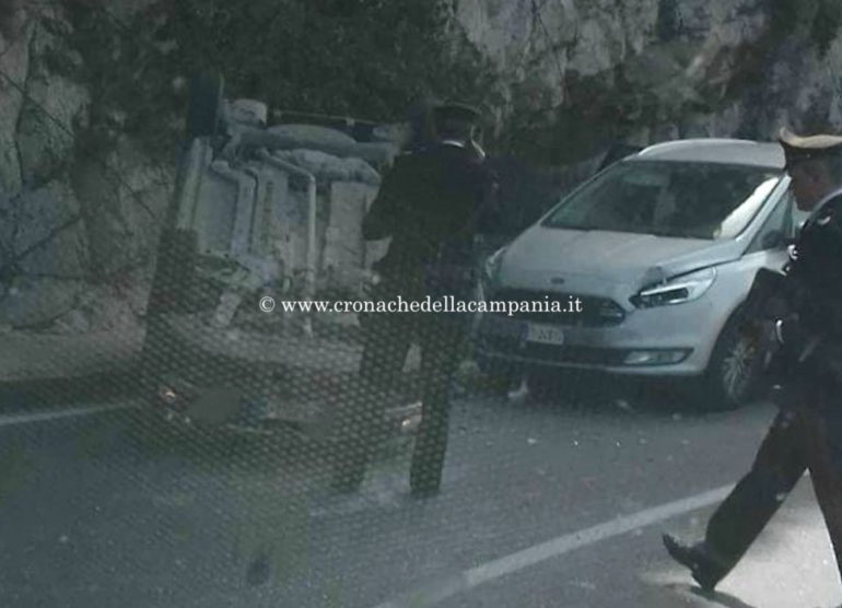 Gragnano, si ribalta con l’auto a Punta Scutolo: illeso 49enne