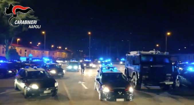 Camorra, anche un carabiniere tra i 50 arrestati dei clan Nuvoletta, Polverino, Ciccarelli e del rione Traiano