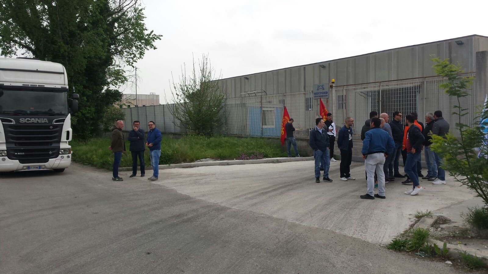 Mecfond aereospace di Caivano, licenziati tutti i dipendenti: scatta la protesta Mecfond aereospace di Caivano, licenziati tutti i dipendenti: scatta la protesta